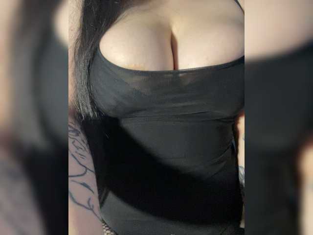 LiLiBet's BongaCams show and profile