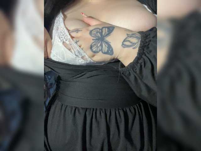 LiLiBet's BongaCams show and profile