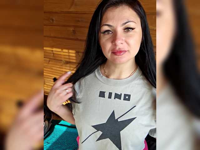 le modèle RIM-and-ARI est en webcam porno dans un show sur le site bongacams, il possède les tags suivants: White/Caucasian,Brunette,Shaved