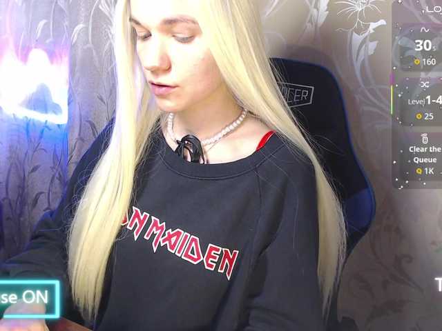 le modèle Shiny_Victoria est en webcam porno dans un show sur le site bongacams, il possède les tags suivants: White/Caucasian,Blonde,Shaved