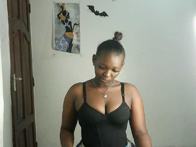 Queen-of-Bees Live Cam on BongaCams