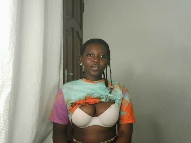 Queen-of-Bees from BongaCams is Freechat