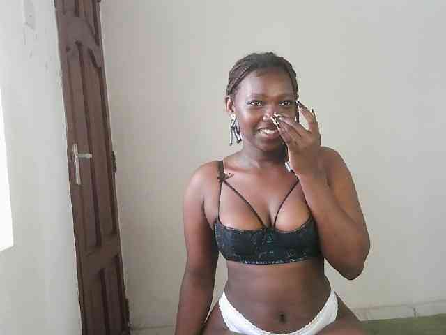 Queen-of-Bees Live Webcam on BongaCams