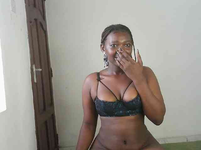 Queen-of-Bees Live Webcam on BongaCams