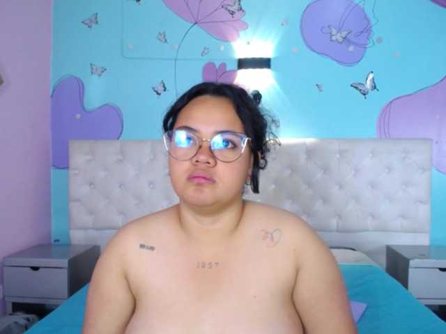 YumiViolet webcam