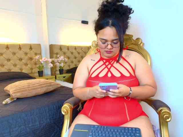 YumiViolet Live Webcam on BongaCams