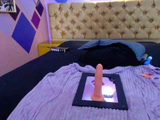 YumiViolet webcam