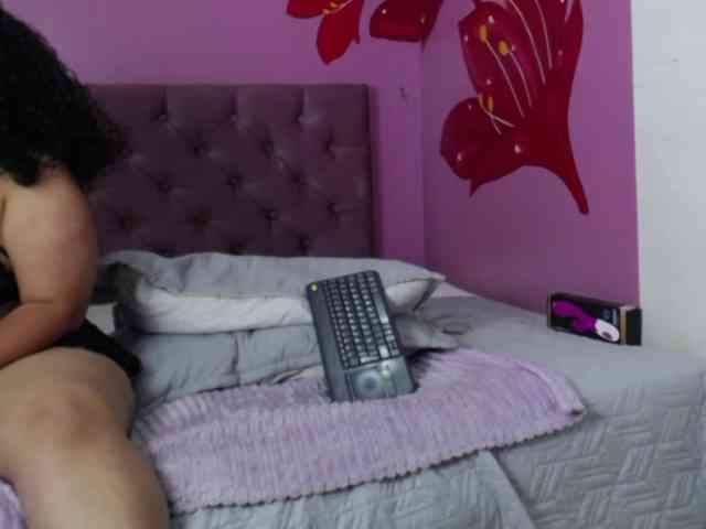 YumiViolet webcam