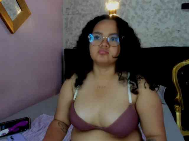 YumiViolet webcam