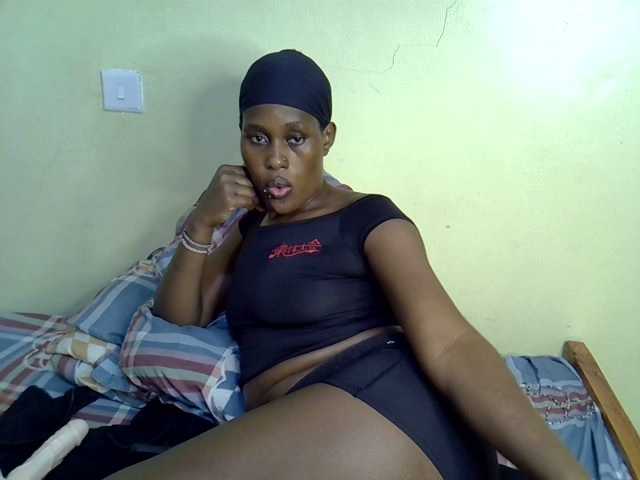 Curvy-goddessa's BongaCams show and profile