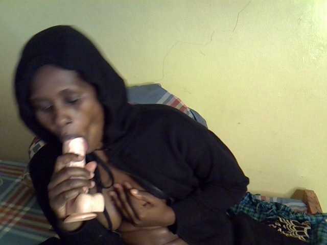 Curvy-goddessa's BongaCams show and profile