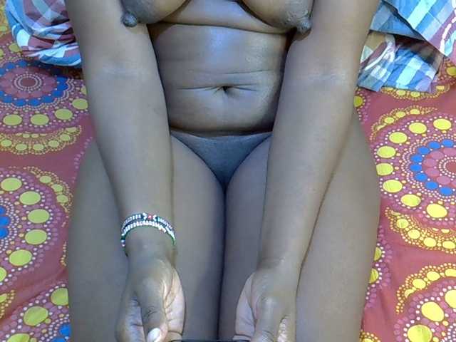 Curvy-goddessa's BongaCams show and profile