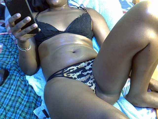 Curvy-goddessa's BongaCams show and profile