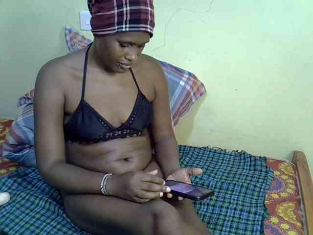 Curvy-goddessa Live Webcam on BongaCams