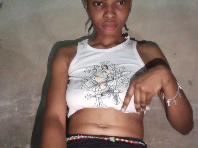 Ceecee Live Cam on BongaCams