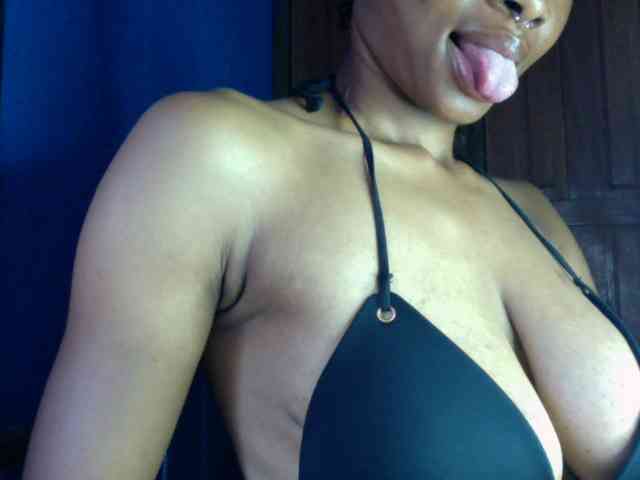 Ceecee Live Webcam on BongaCams