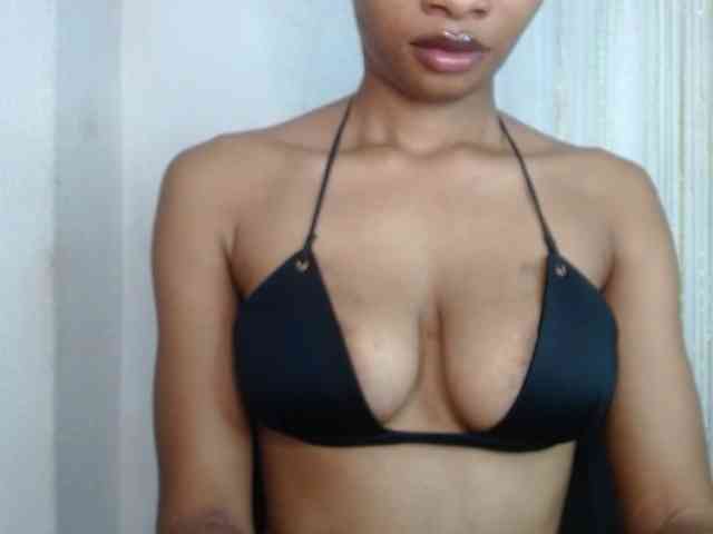 Ceecee Live Webcam on BongaCams