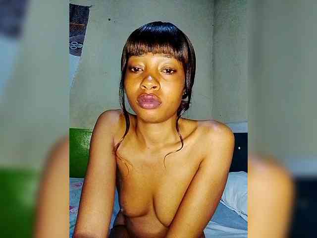 Sweet-caramel1 Live Webcam on BongaCams