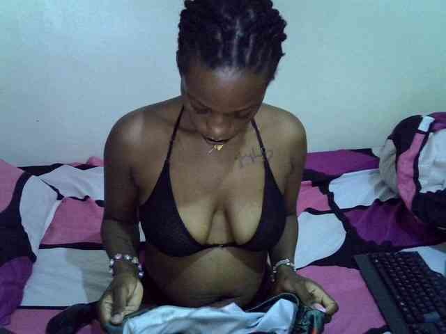 PrettyPicky Live Webcam on BongaCams