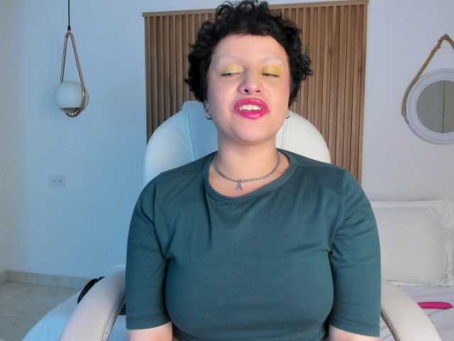 AlaskaDeluxe's BongaCams show and profile