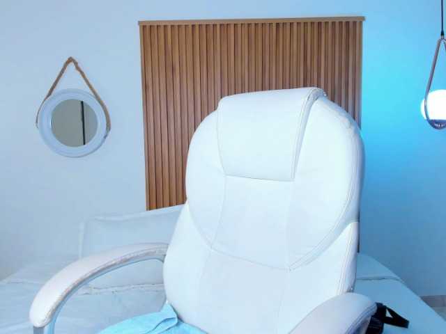 AlaskaDeluxe's BongaCams show and profile