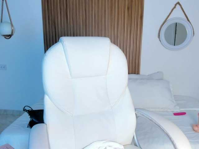 AlaskaDeluxe's BongaCams show and profile