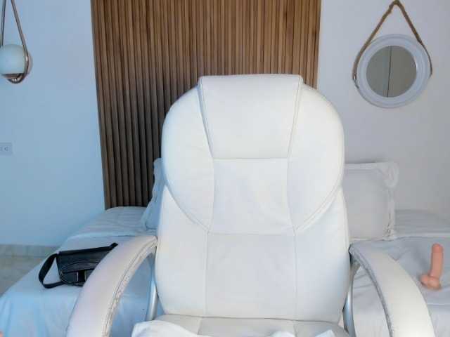 AlaskaDeluxe's BongaCams show and profile