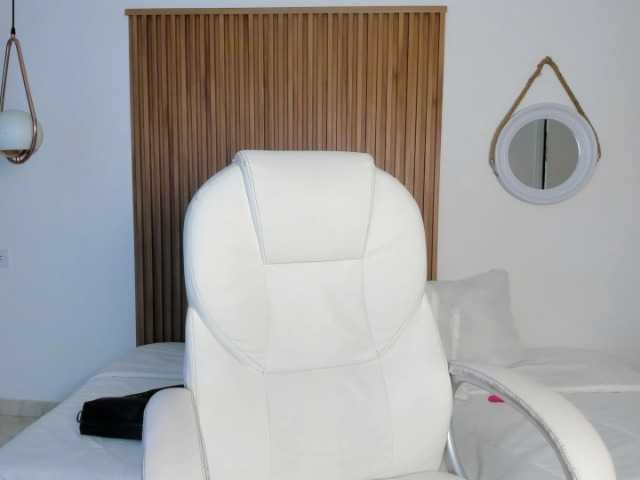 AlaskaDeluxe's BongaCams show and profile