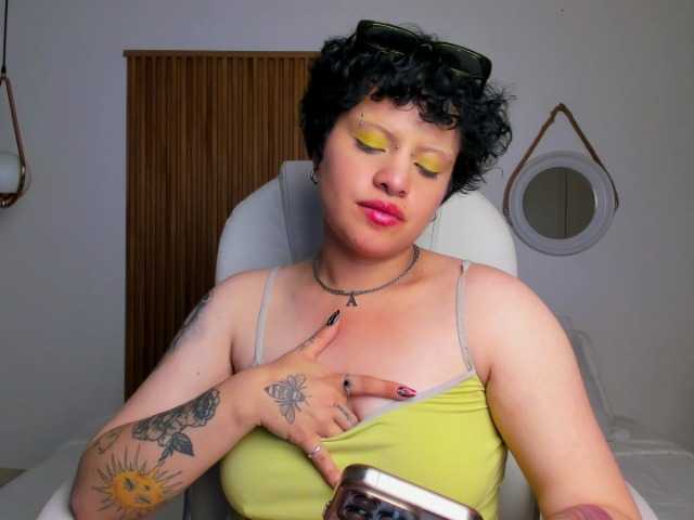 AlaskaDeluxe's BongaCams show and profile