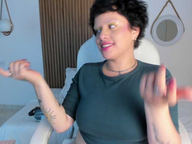 AlaskaDeluxe's BongaCams show and profile