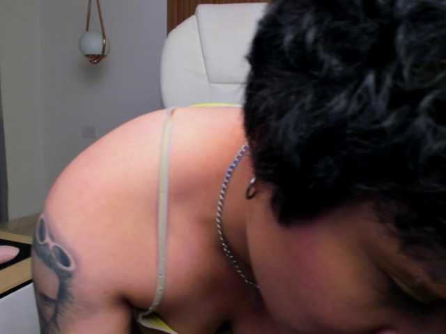 AlaskaDeluxe's BongaCams show and profile