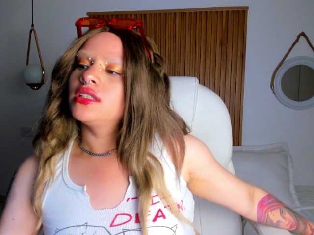 AlaskaDeluxe's BongaCams show and profile