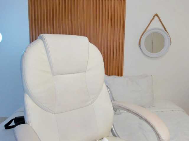 AlaskaDeluxe's BongaCams show and profile