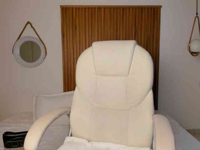 AlaskaDeluxe Live Webcam on BongaCams