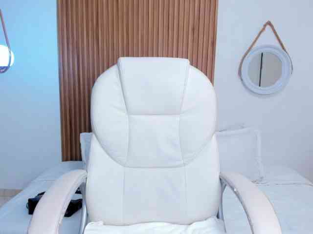 AlaskaDeluxe Live Webcam on BongaCams