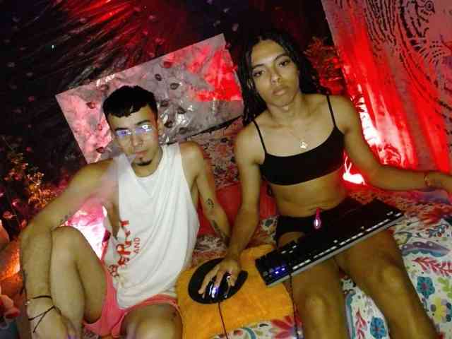 couple-cute-12 Live Webcam on BongaCams