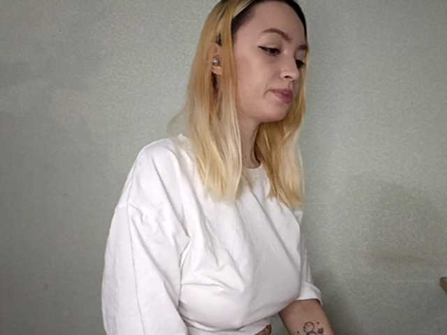 RebeccaCamferdam's BongaCams show and profile