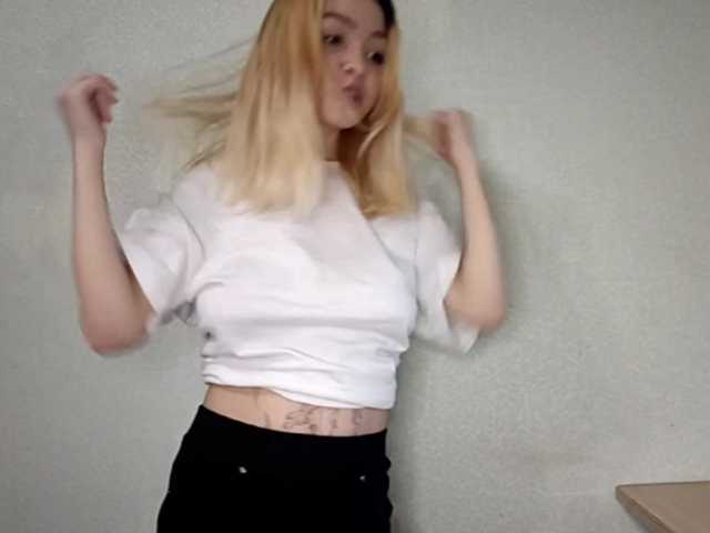 RebeccaCamferdam's BongaCams show and profile