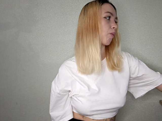 RebeccaCamferdam's BongaCams show and profile