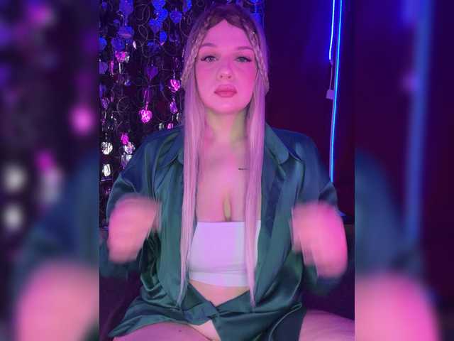 Avrora-min0's BongaCams show and profile