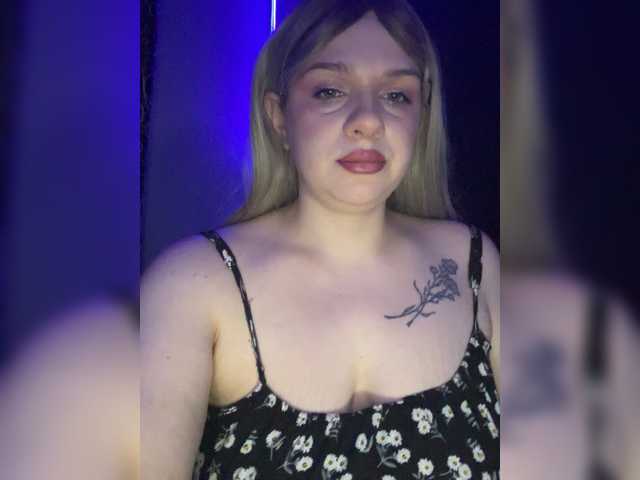 Avrora-min0's BongaCams show and profile