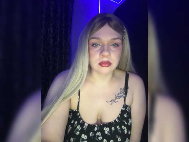 Avrora-min0 – webcam model profile photo