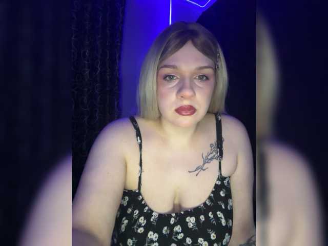 Avrora-min0 live cam