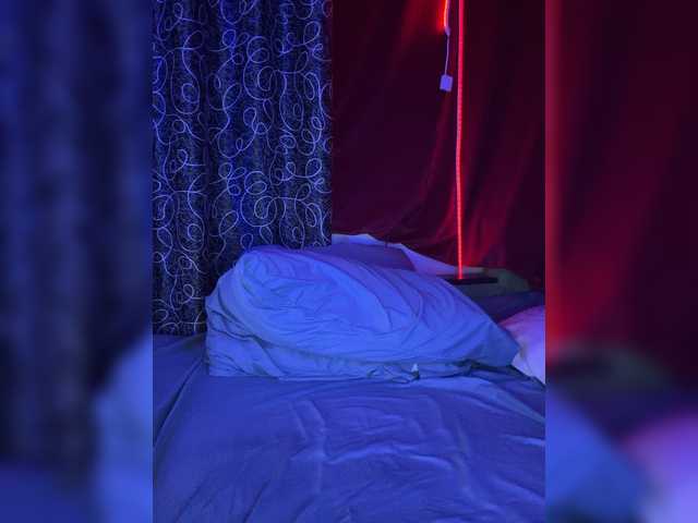 Avrora-min0's BongaCams show and profile