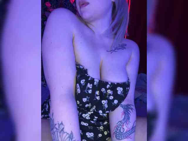 Avrora-min0 Live Webcam on BongaCams