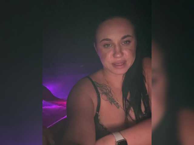 Tommi-Cherry's BongaCams show and profile