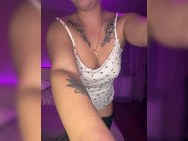 Tommi-Cherry webcam stream