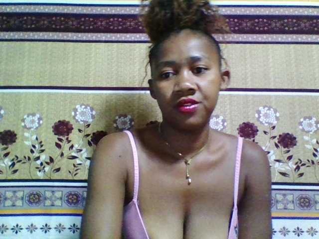 Reliane12 Live Cam on BongaCams