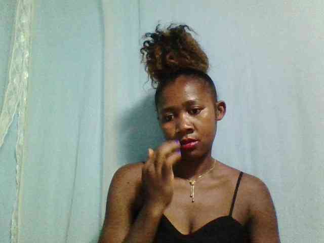 Reliane12 Live Webcam on BongaCams