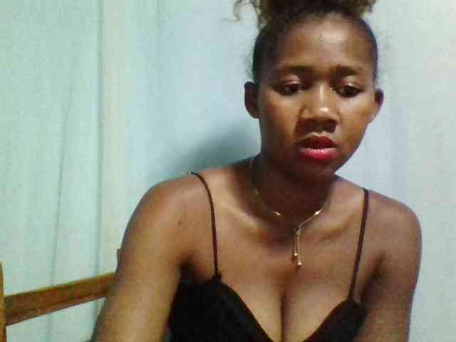 Reliane12 Live Webcam on BongaCams